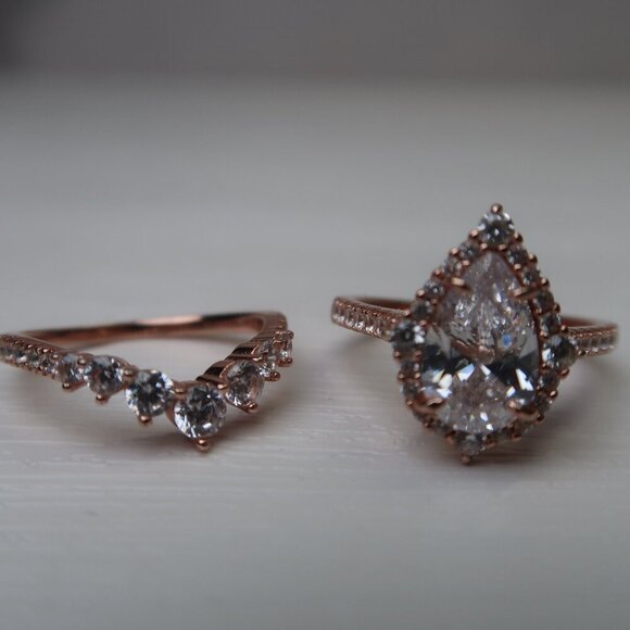 Elegant Rose Gold 2.2 Carat Halo Pear Cut Set - 18K Rose 925 - Picture 5 of 9